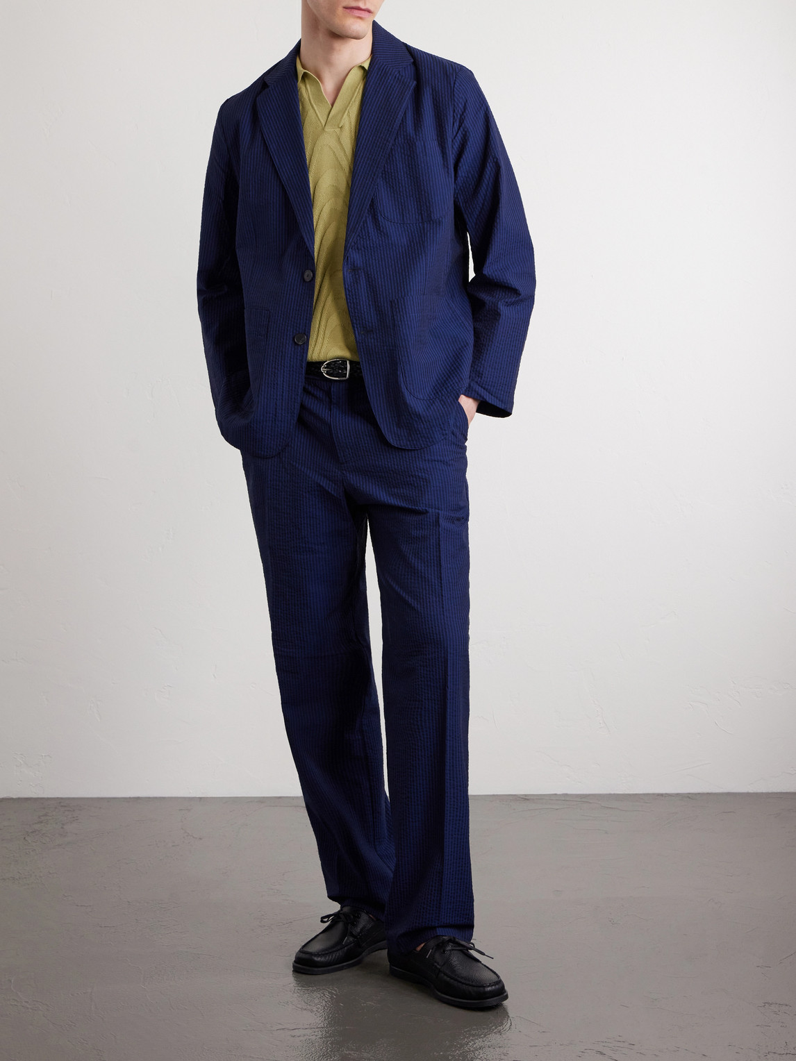 https://www.mrporter.com/variants/images/46376663163010545/ou/w1000.jpg
