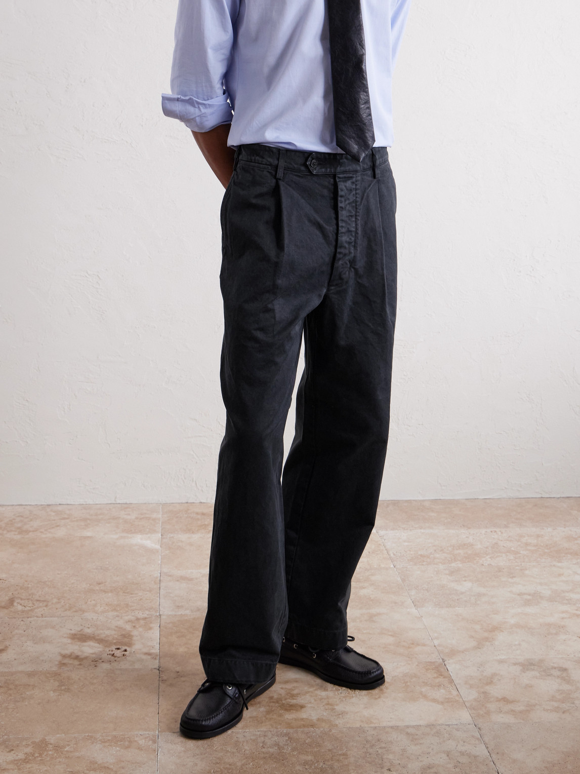 Auralee Straight-leg Pleated Cotton Chinos In Black