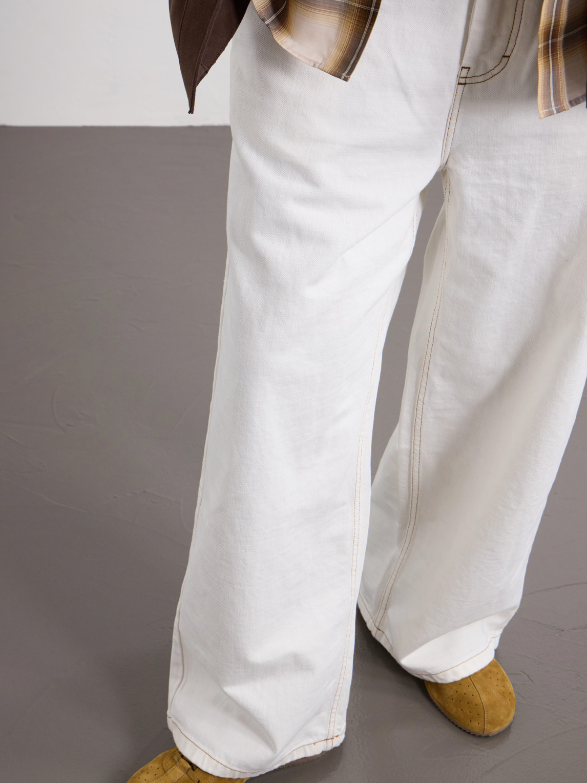 Wide-Leg Jeans
