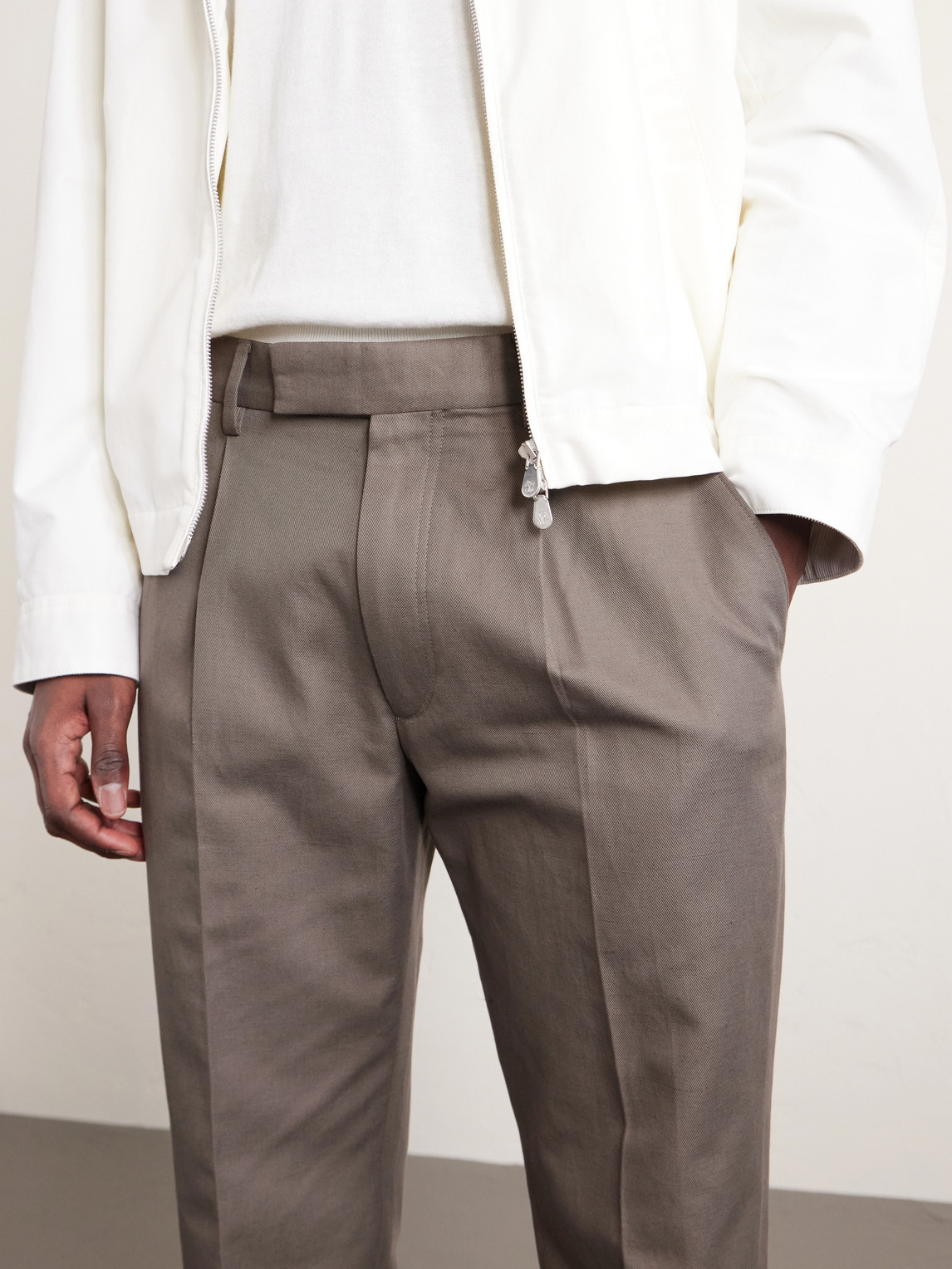 Pleated Cotton And Linen-Blend Trousers