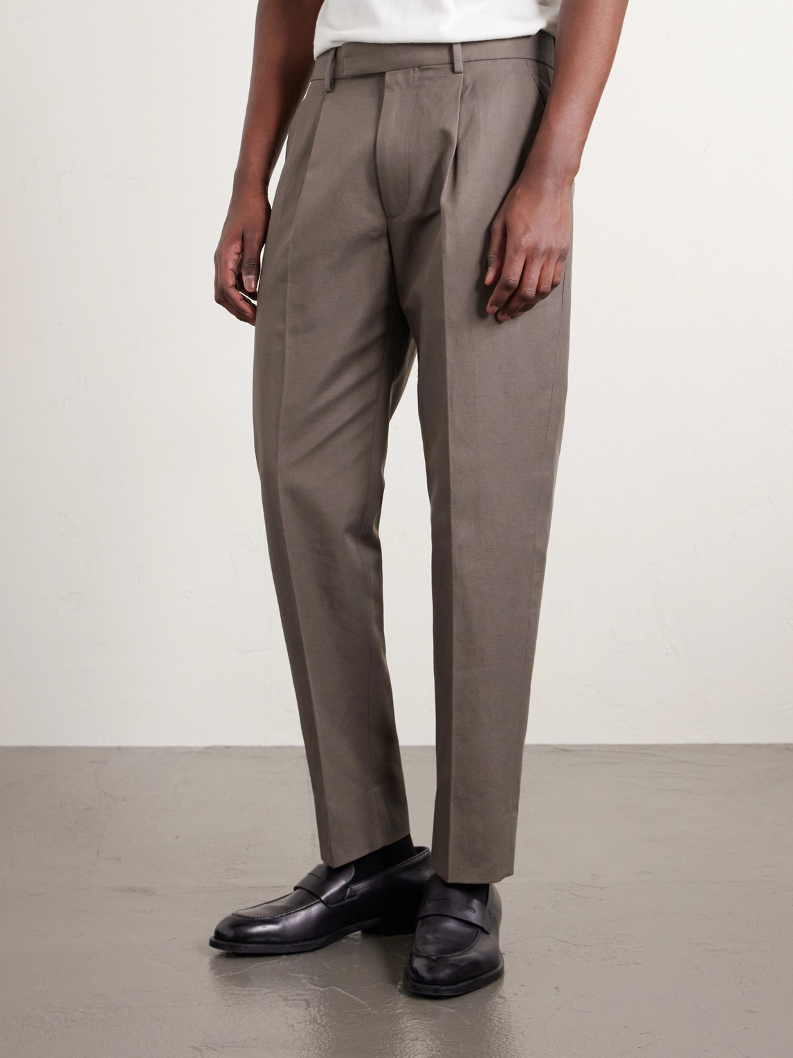 Pleated Cotton And Linen-Blend Trousers