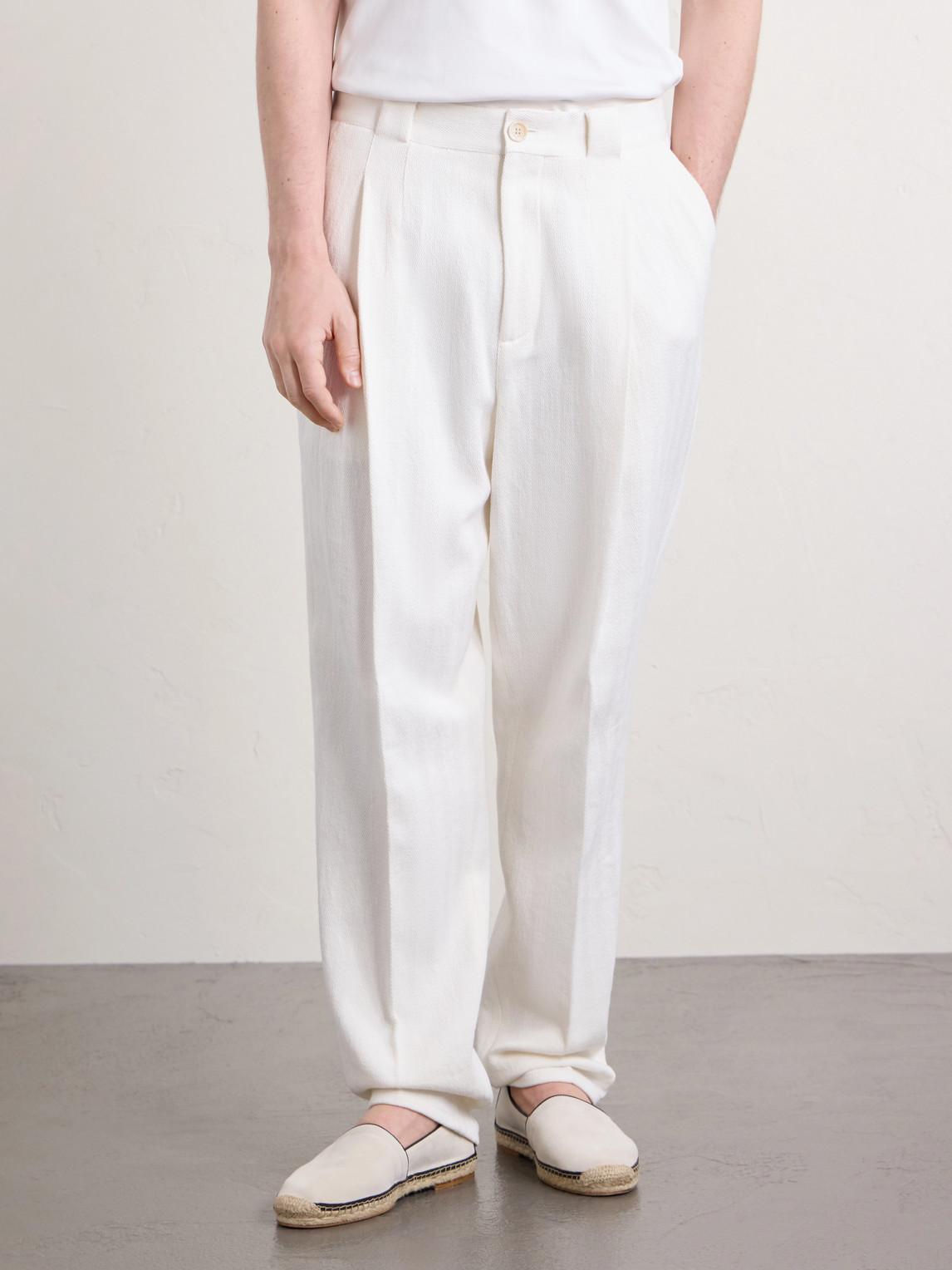  Brunello Cucinelli - Straight-leg Pleated Herringbone Cotton And Linen-blend Trousers - Men - White - It 46 