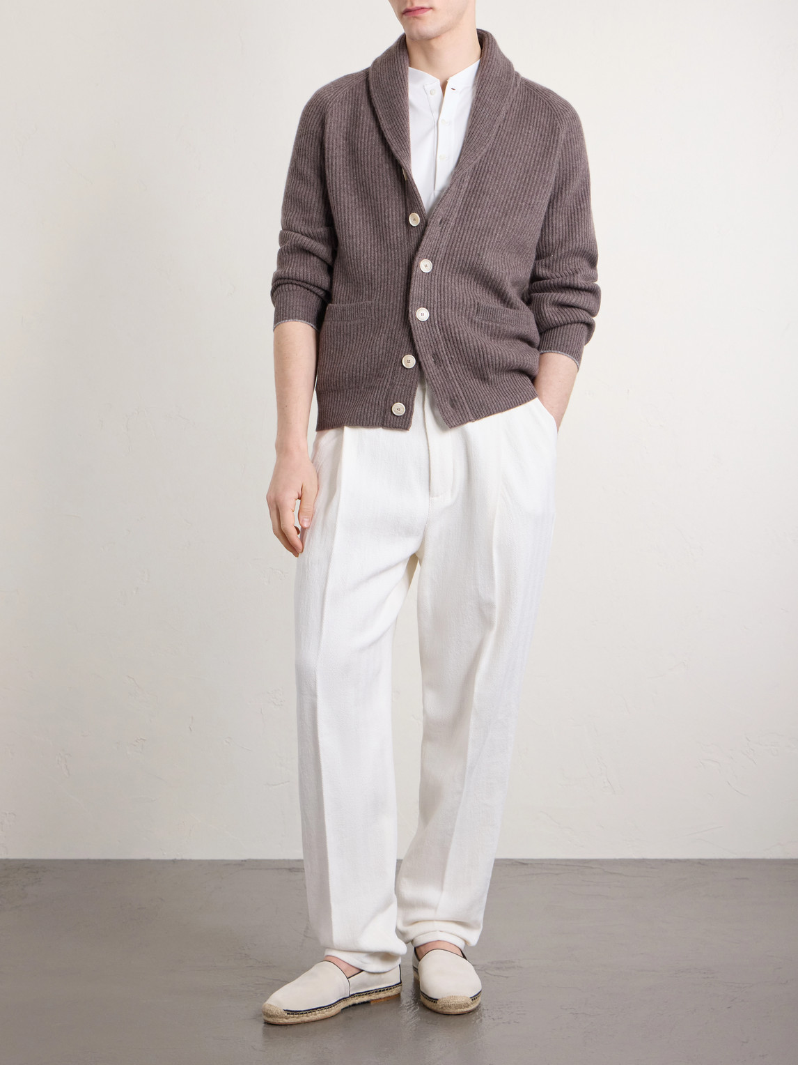 Straight-Leg Pleated Herringbone Cotton And Linen-Blend Trousers