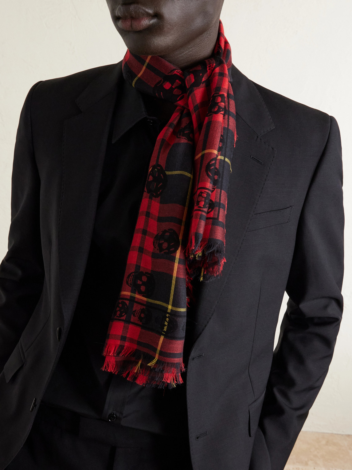  Mcqueen - Fringed Checked Wool And Silk-blend Scarf - Men - Red 