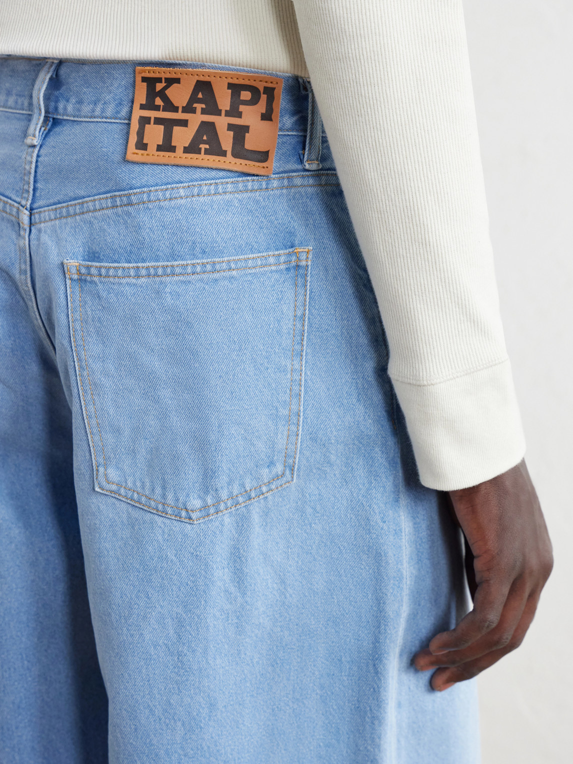 Club Wide-Leg Jeans