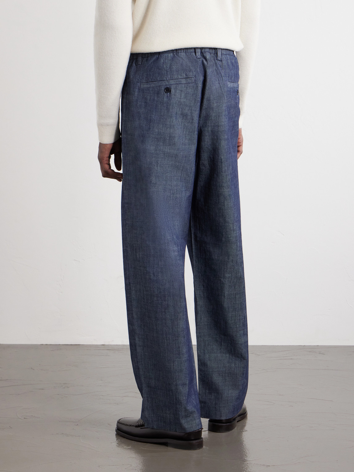 Kay 10056 Straight-Leg Pleated Organic Cotton-Chambray Trousers