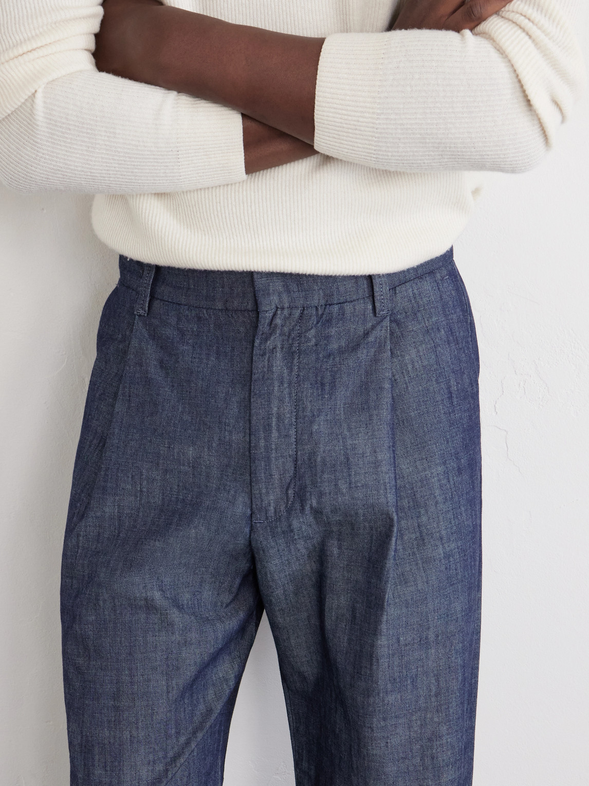 Kay 10056 Straight-Leg Pleated Organic Cotton-Chambray Trousers