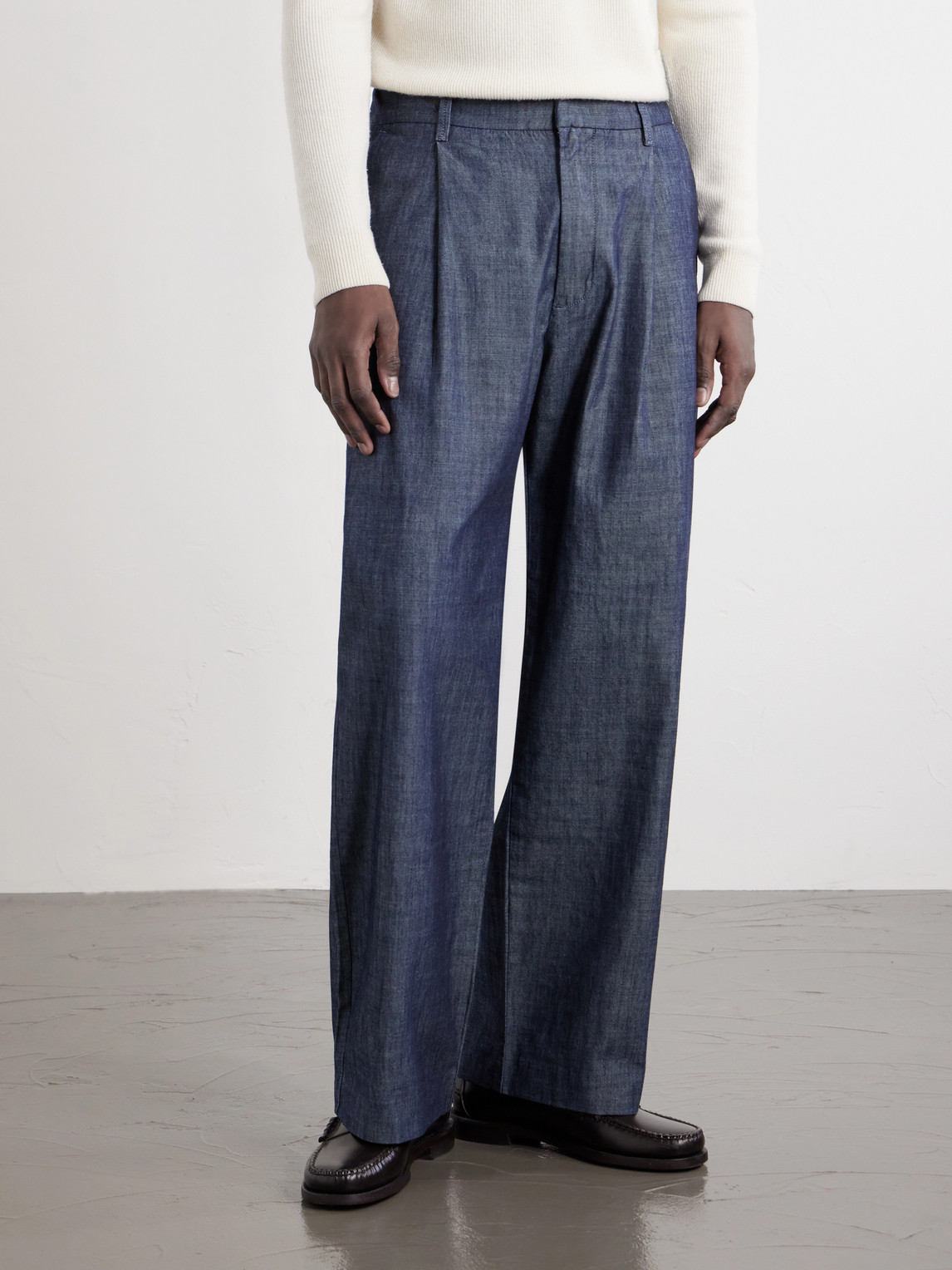 Kay 10056 Straight-Leg Pleated Organic Cotton-Chambray Trousers