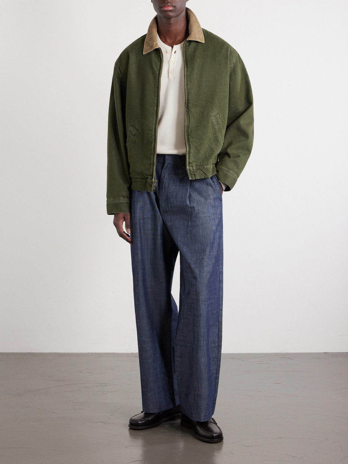 Kay 10056 Straight-Leg Pleated Organic Cotton-Chambray Trousers