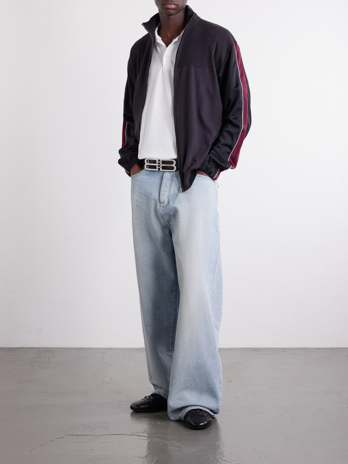 Wide-Leg Jeans