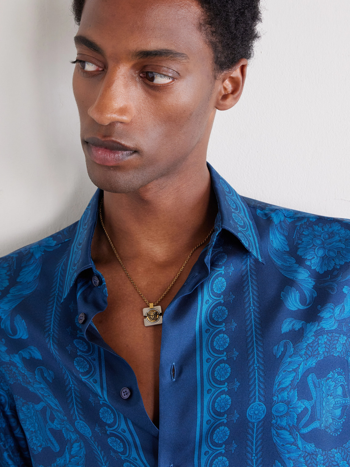  Versace - Seal Necklace - Men - Metallic 