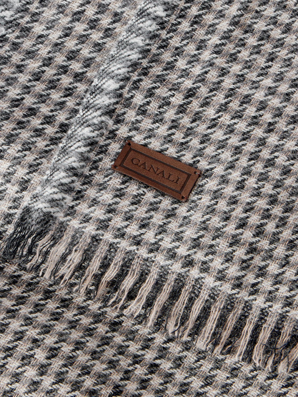 Canali Frayed Houndstooth Wool and Cashmere-Blend Scarf - Men | Thumbnail 4