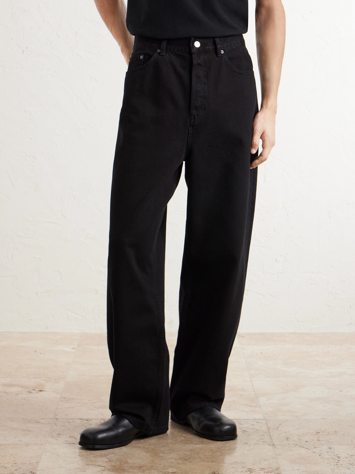 Wide-Leg Jeans