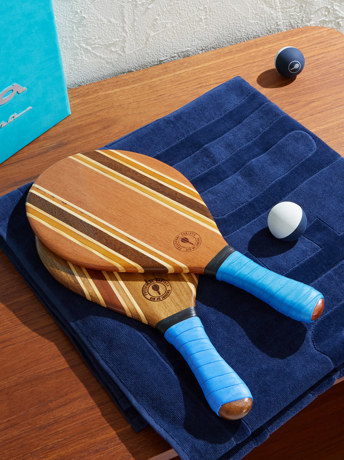 Leblon Wooden Beach Bat and Ball Set — 2