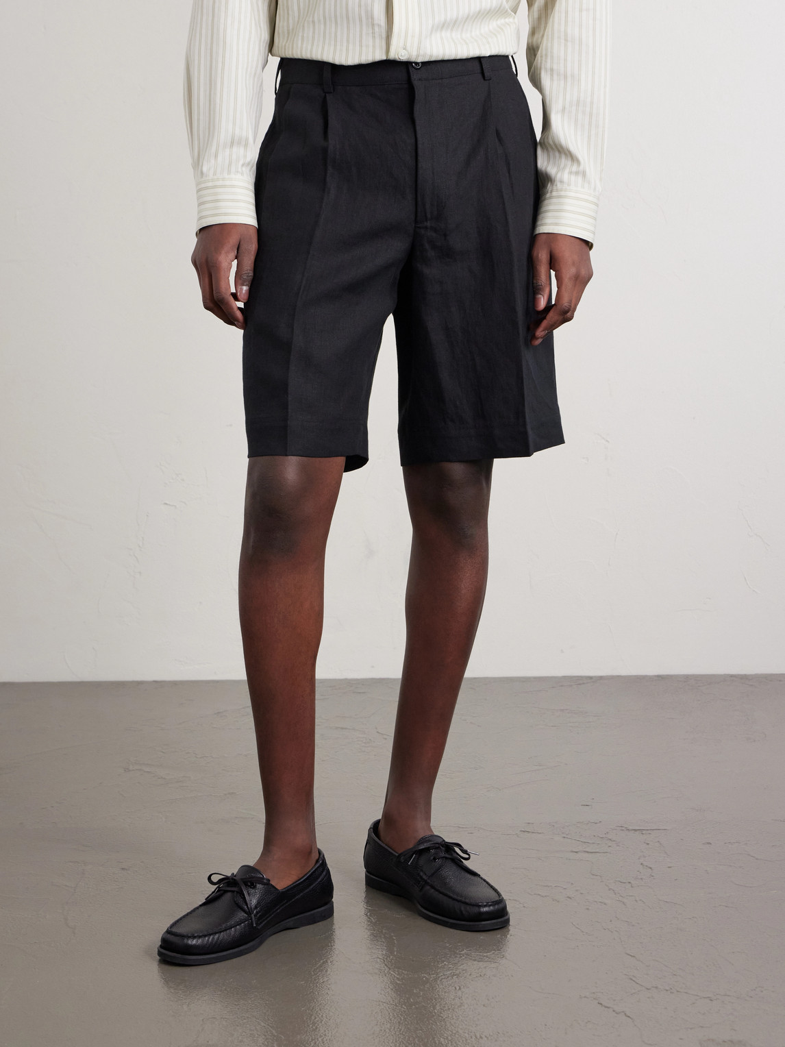  Rubinacci - Straight-leg Pleated Linen Shorts - Men - Black - It 44 