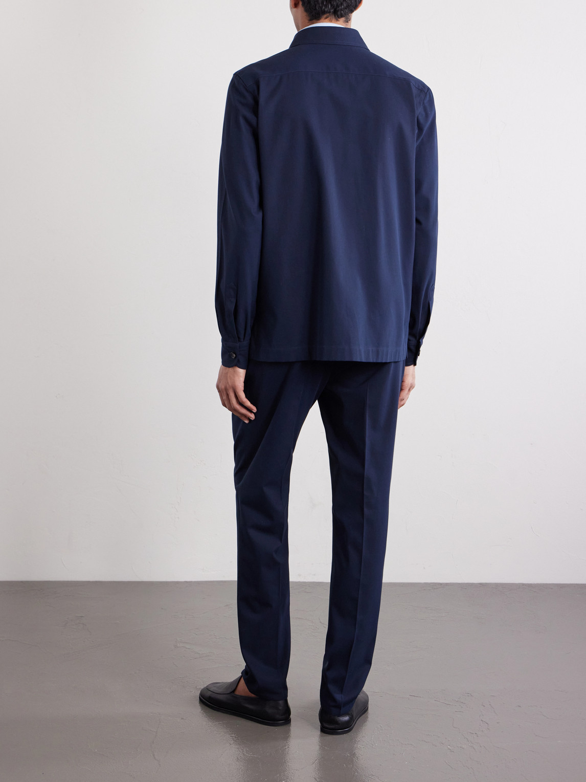 https://www.mrporter.com/variants/images/46376663163094058/bk/w1000.jpg