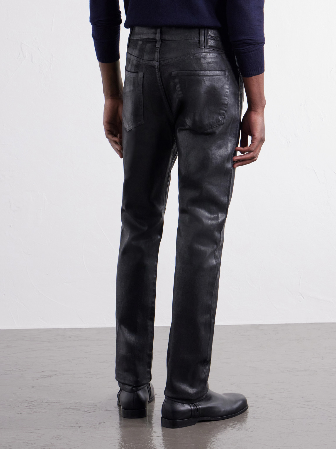 1979M Slim-Fit