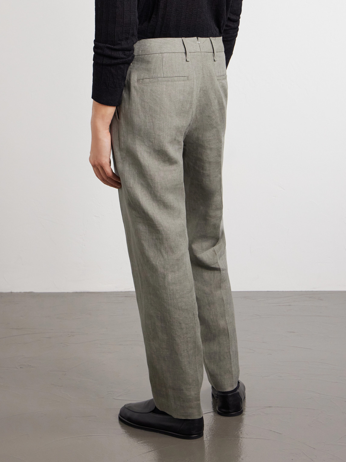 Evan Straight-Leg Pleated Linen Trousers