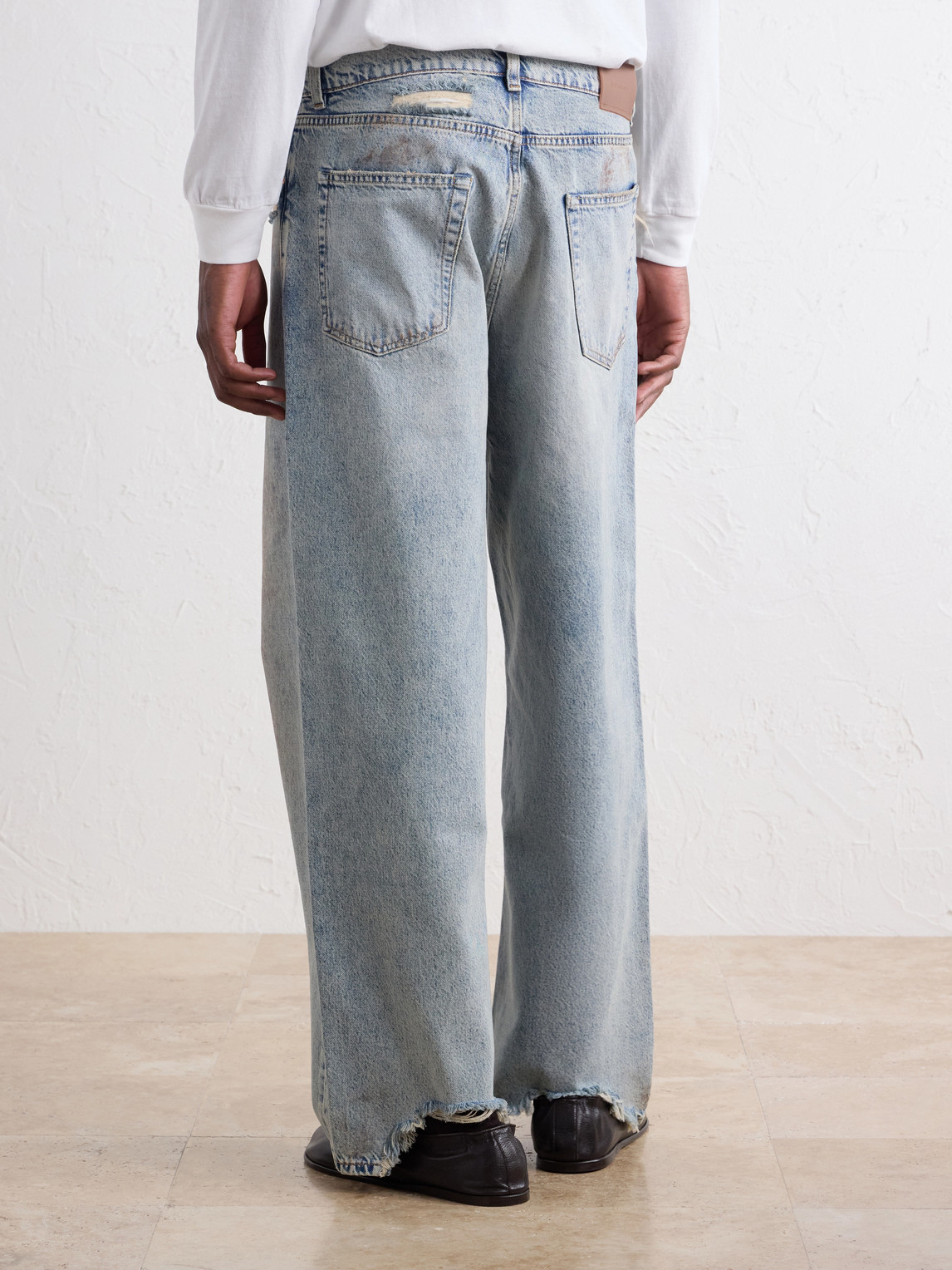 Vast Cut Wide-Leg Distressed Jeans
