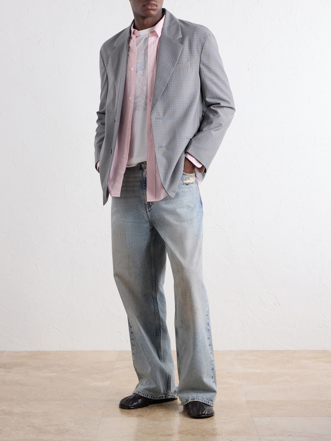 Vast Cut Wide-Leg Distressed Jeans
