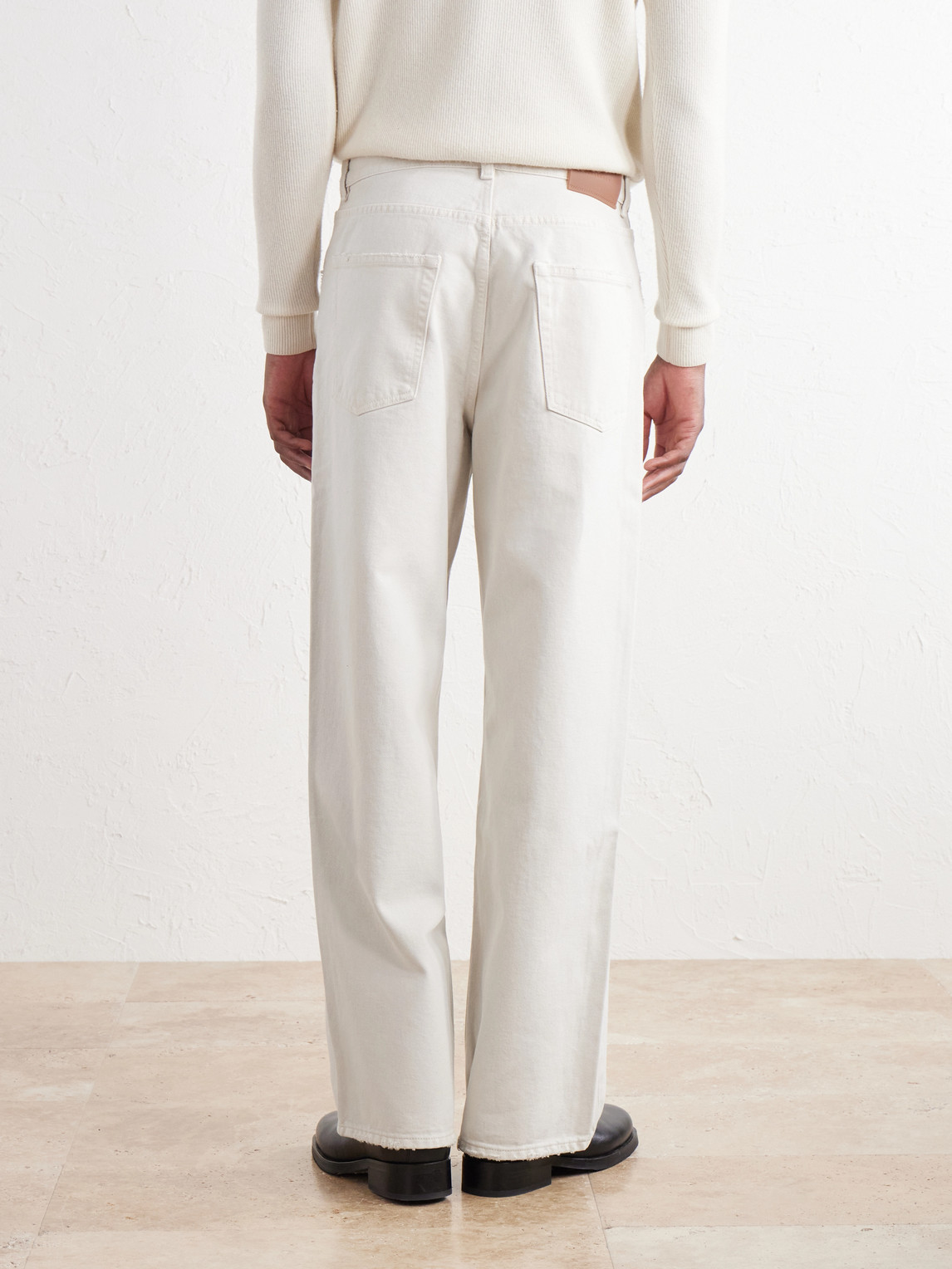 Vast Straight-Leg Distressed Jeans