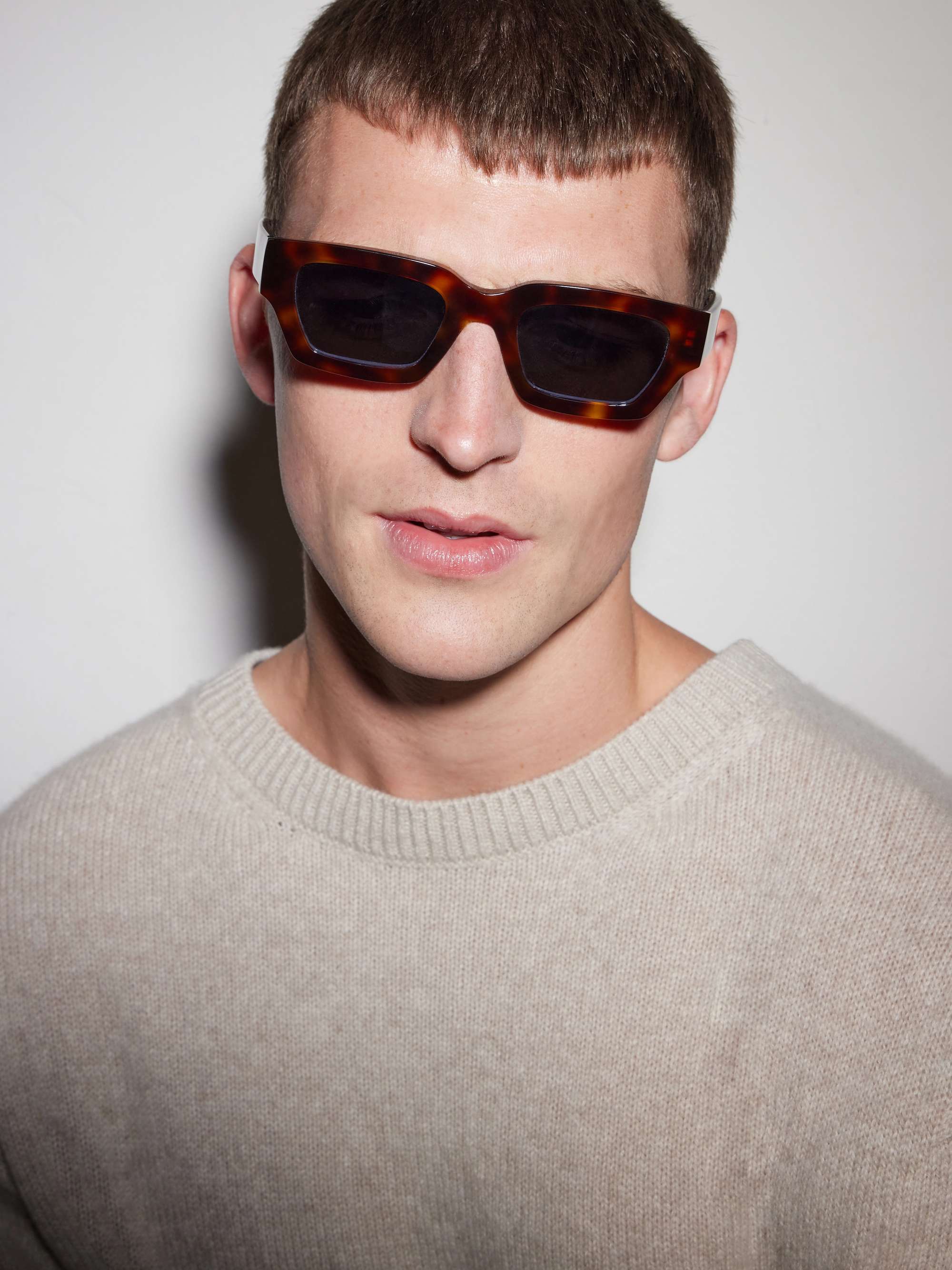 OLIVER PEOPLES 