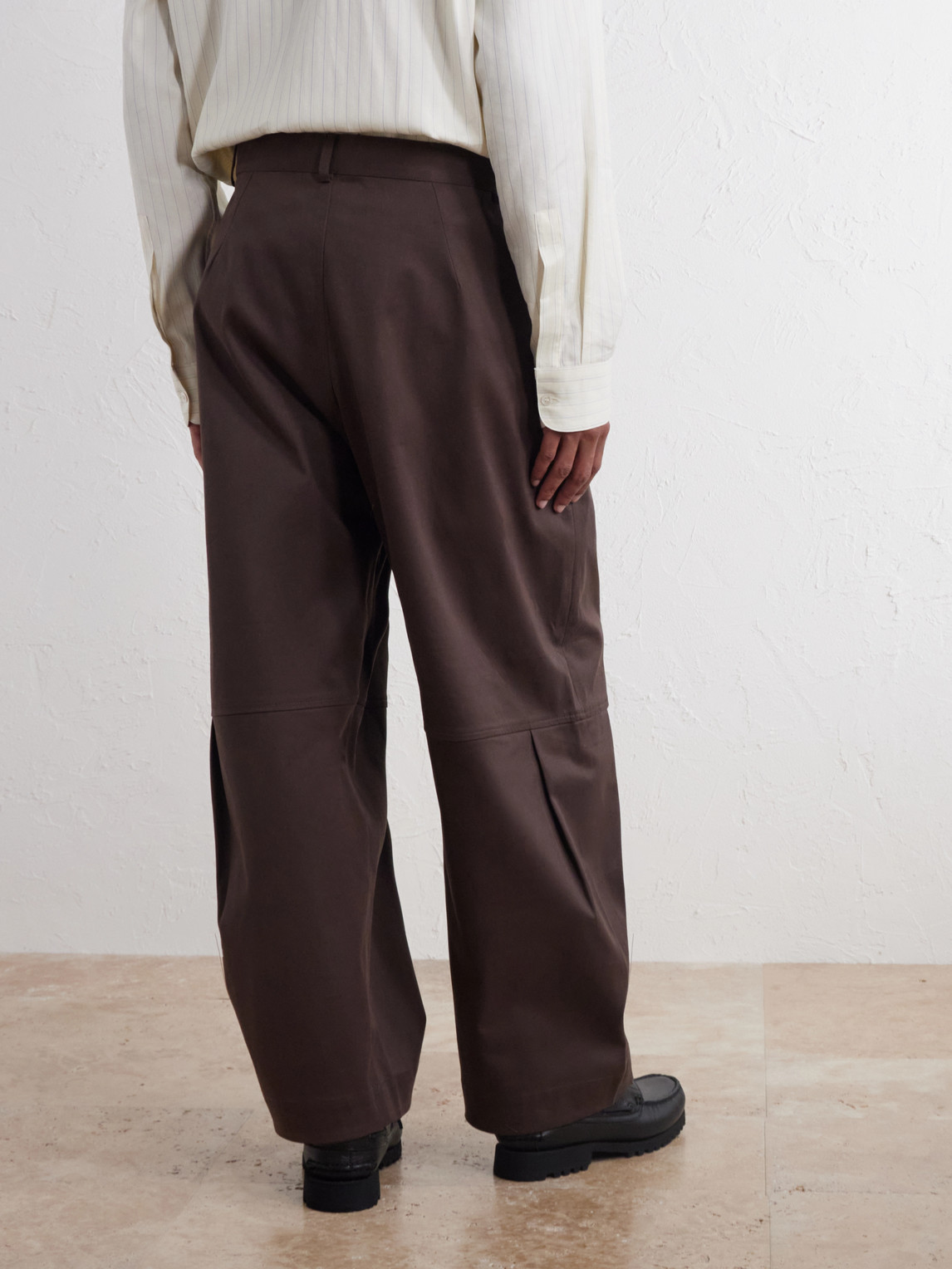 Zushi Barrel-Leg Pleated Cotton-Blend Trousers