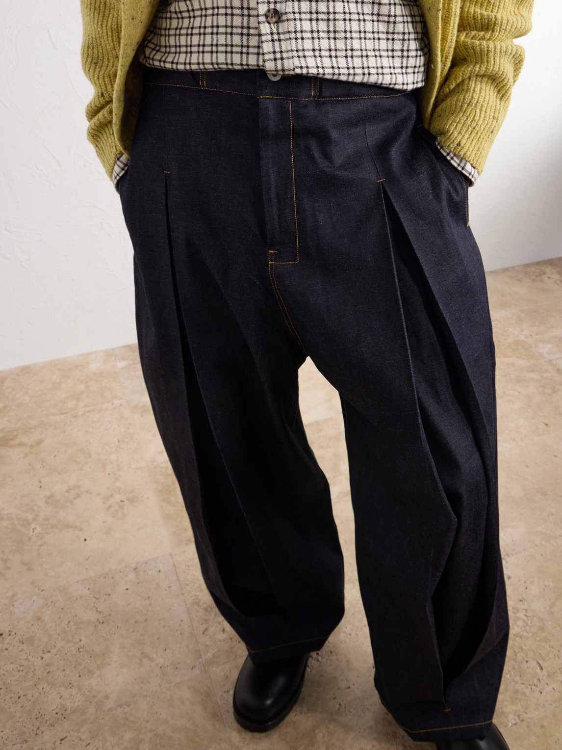 Barrel-Leg Pleated Jeans