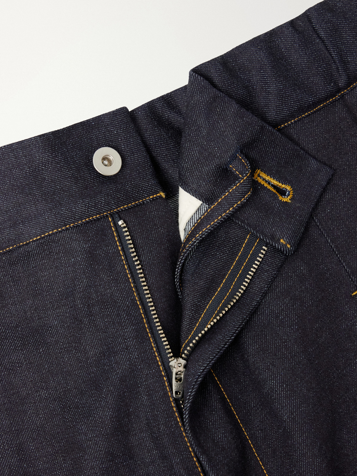 Barrel-Leg Pleated Jeans