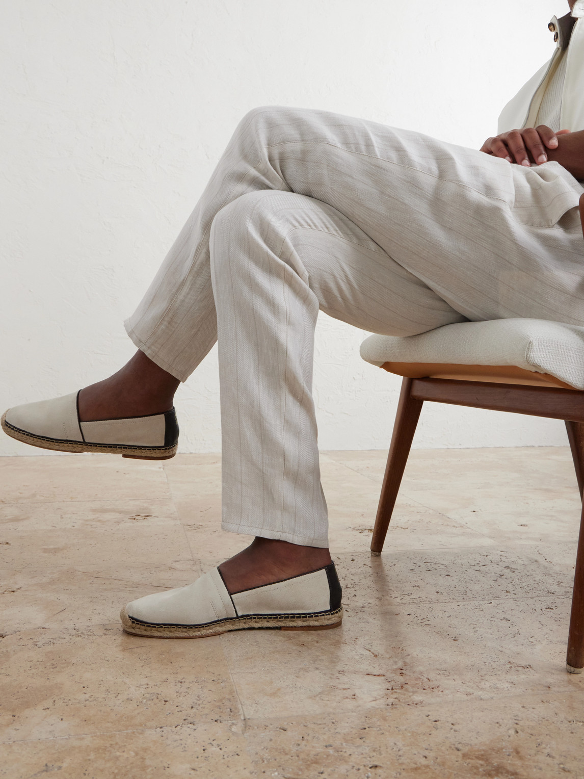 Straight-Leg Pinstriped Pleated Linen