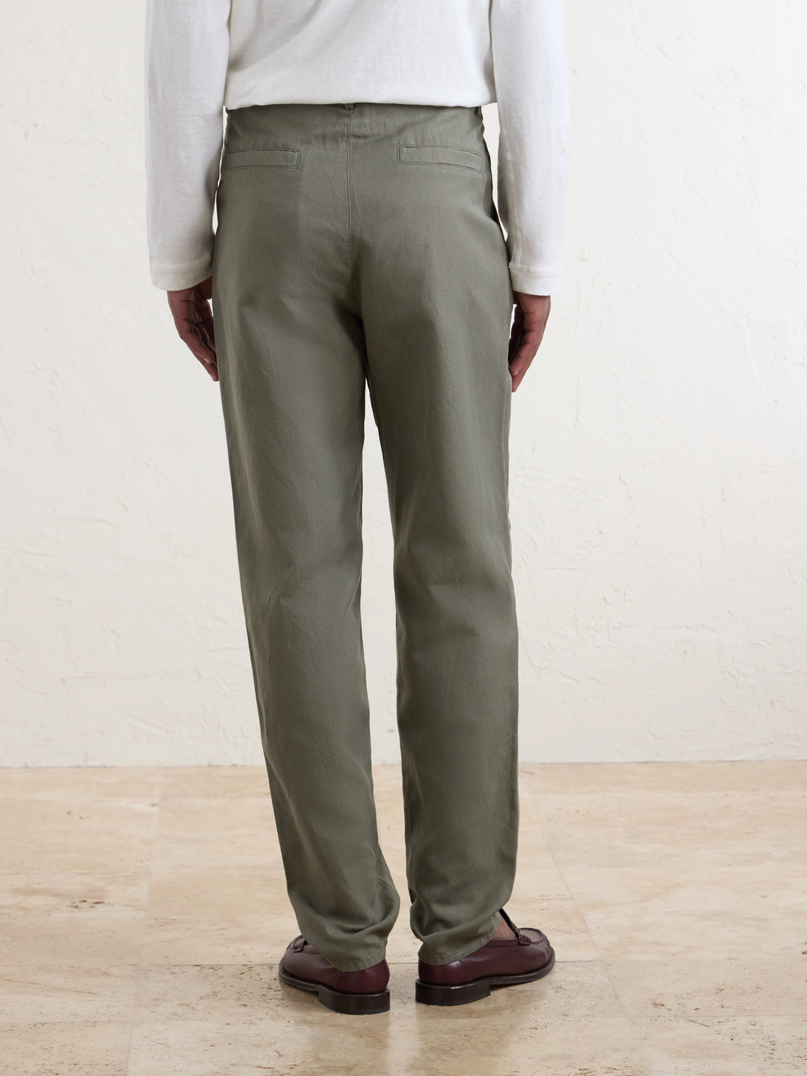 Straight-Leg Pleated Cotton And Linen-Blend Trousers