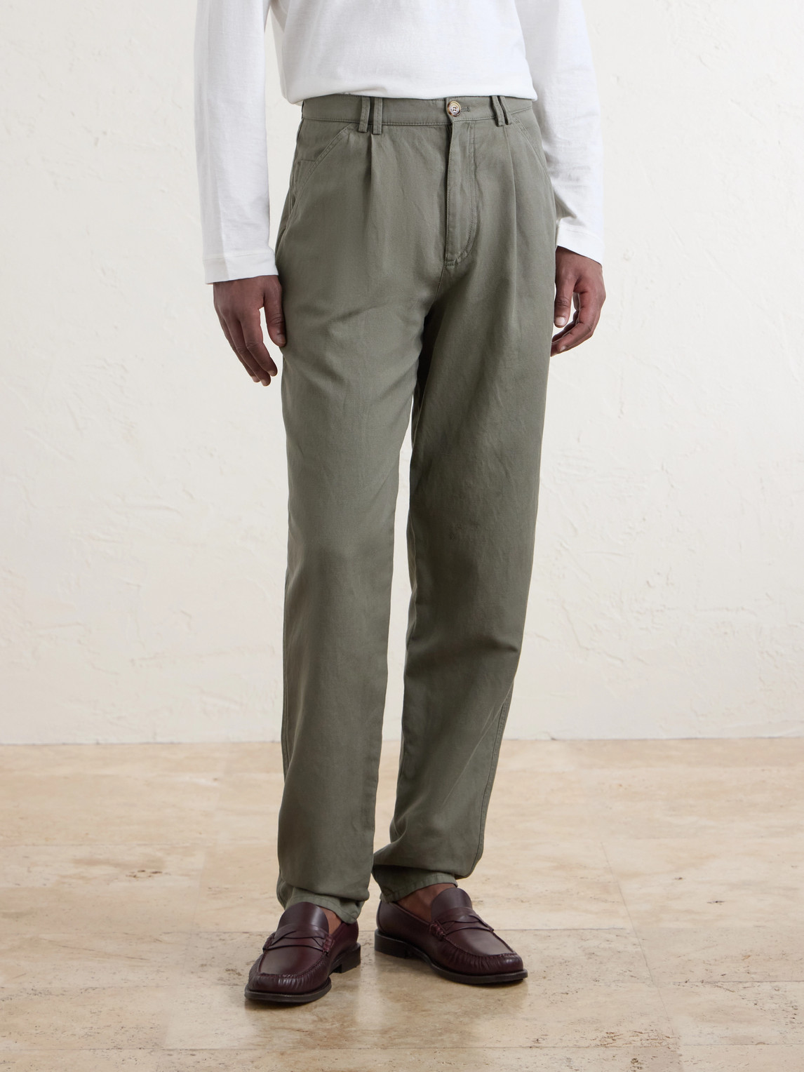 Straight-Leg Pleated Cotton And Linen-Blend Trousers