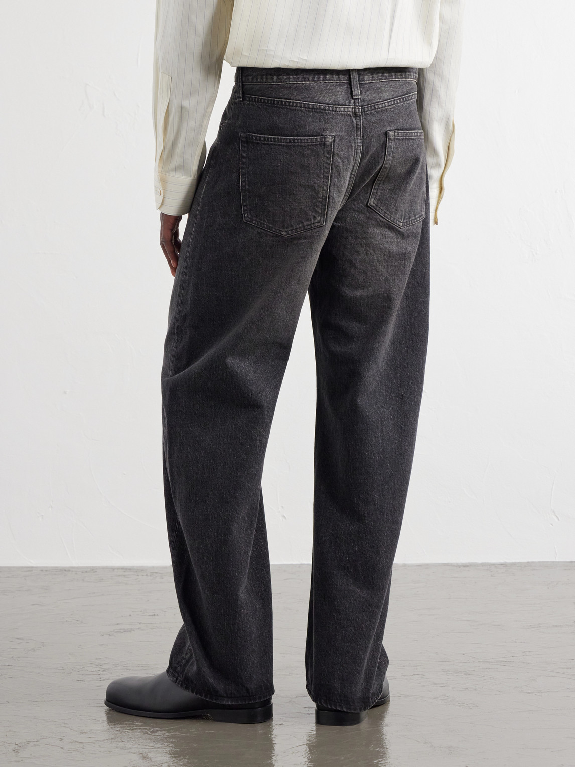 Barrel-Leg Jeans