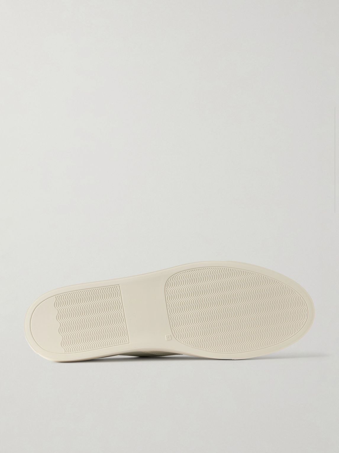 COMMON PROJECTS 덱 풀 그레인 가죽 스니커즈