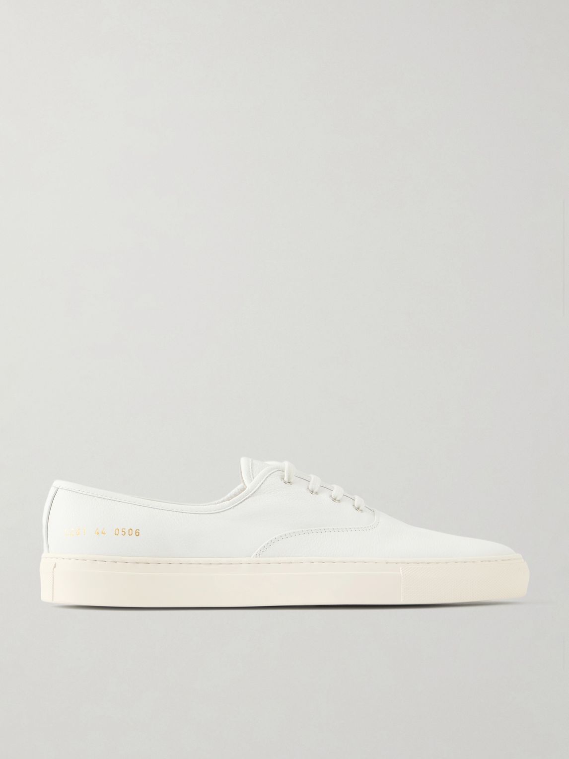 COMMON PROJECTS 덱 풀 그레인 가죽 스니커즈