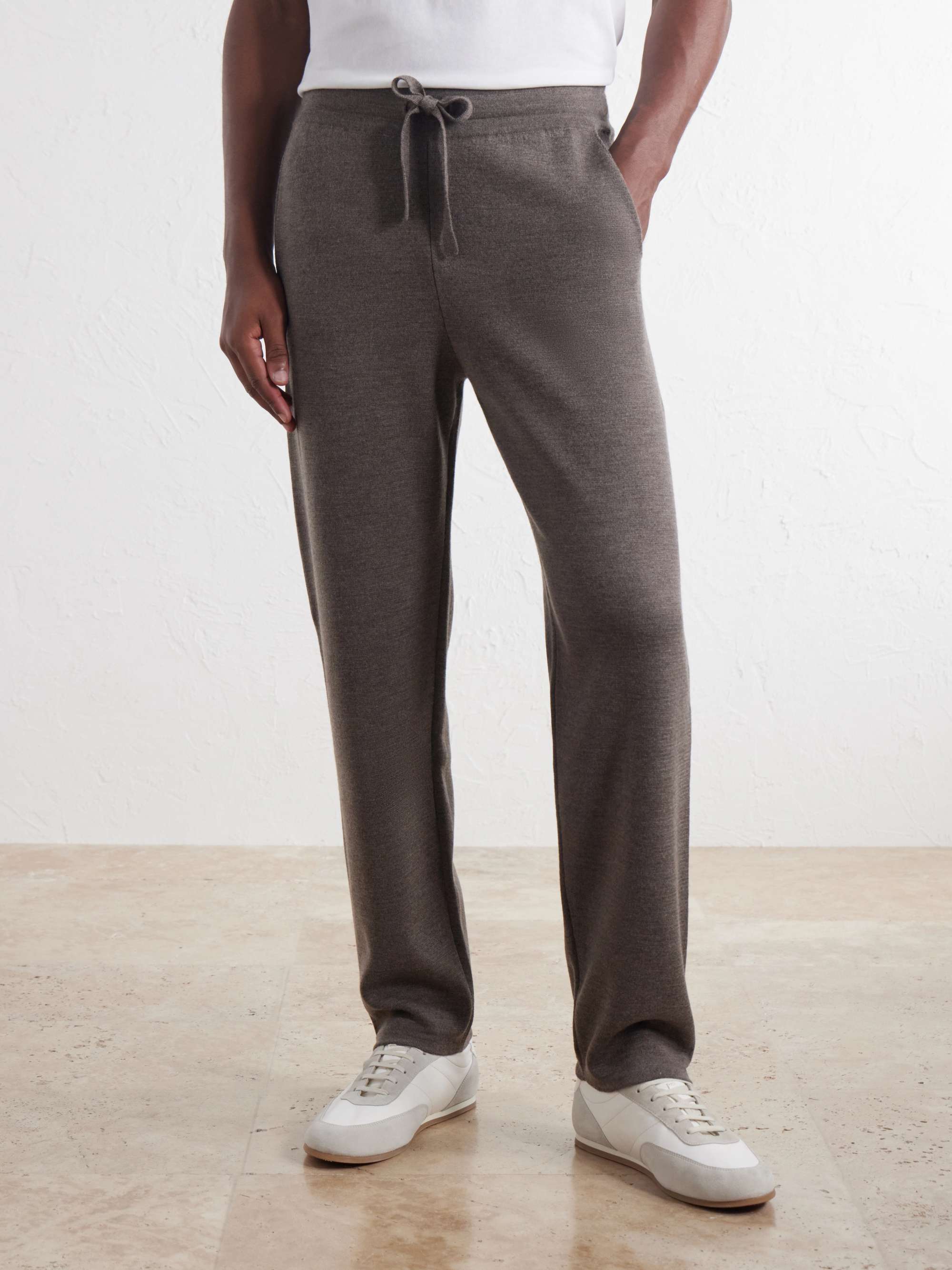 THOM SWEENEY 