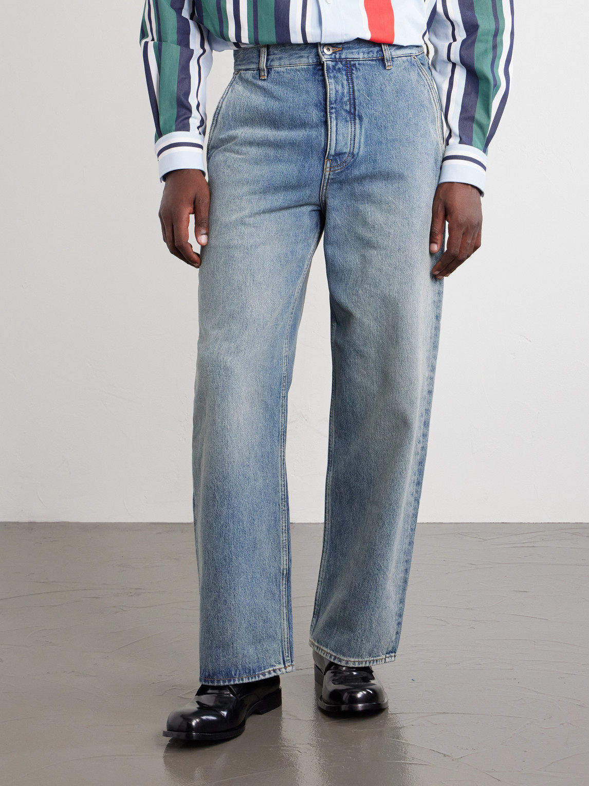 Wide-Leg Baggy Jeans