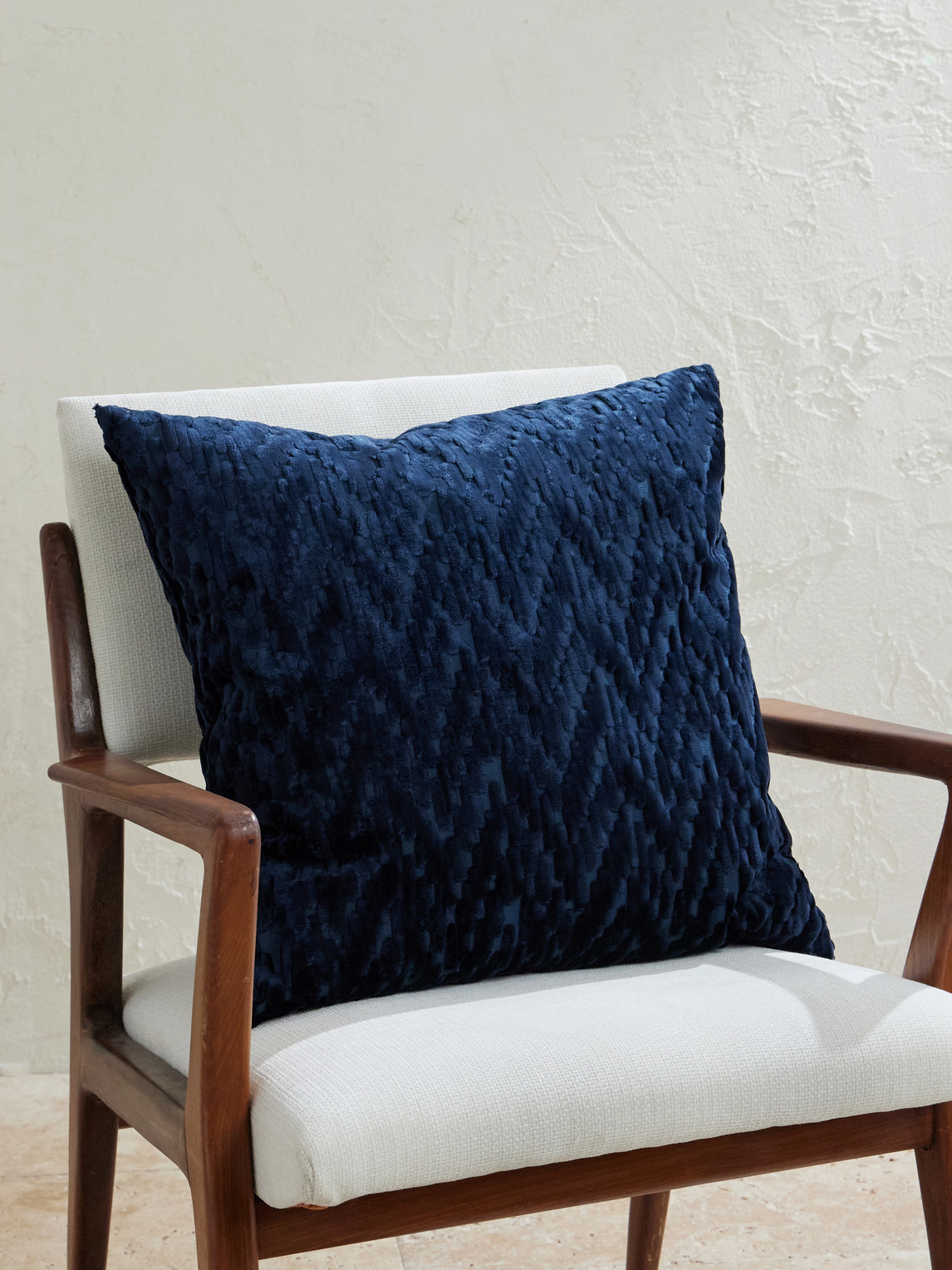 Fossile jacquard cushion