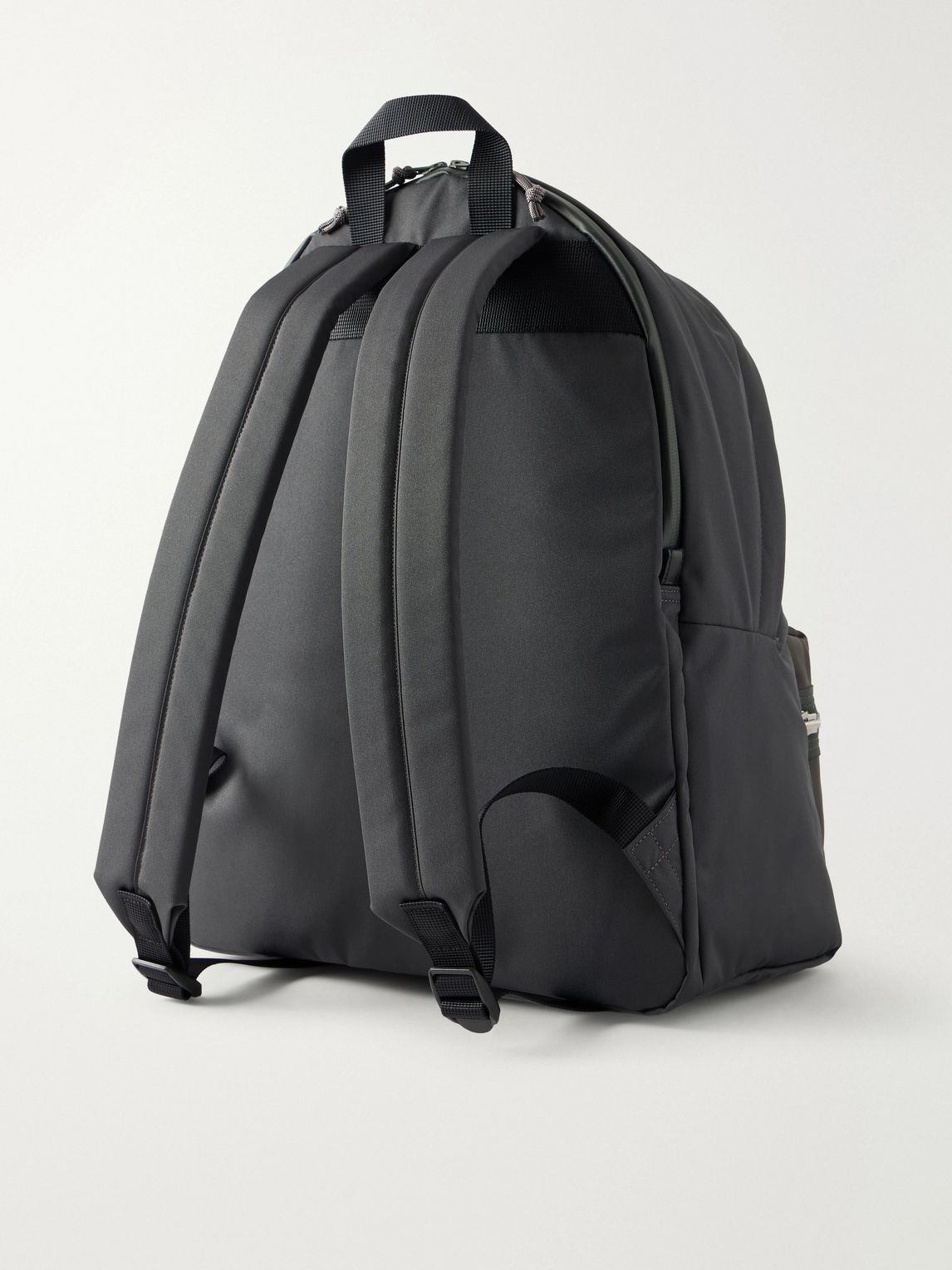 SACAI 로고 아플리케 셸 백팩
