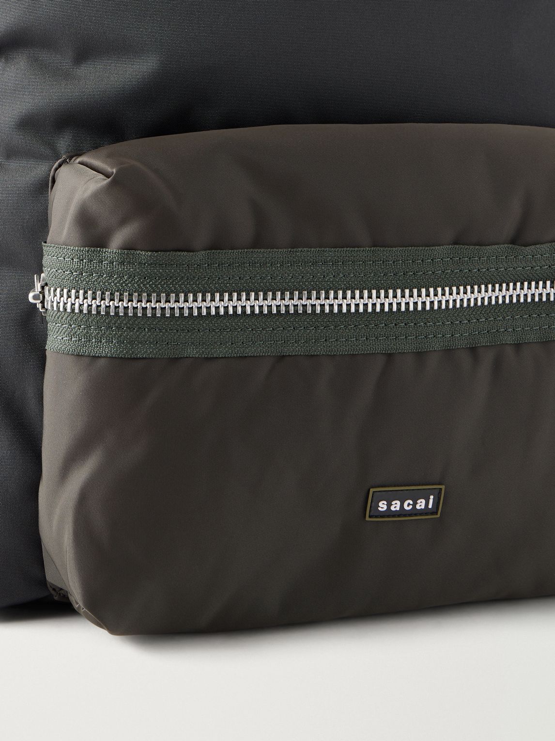 SACAI 로고 아플리케 셸 백팩