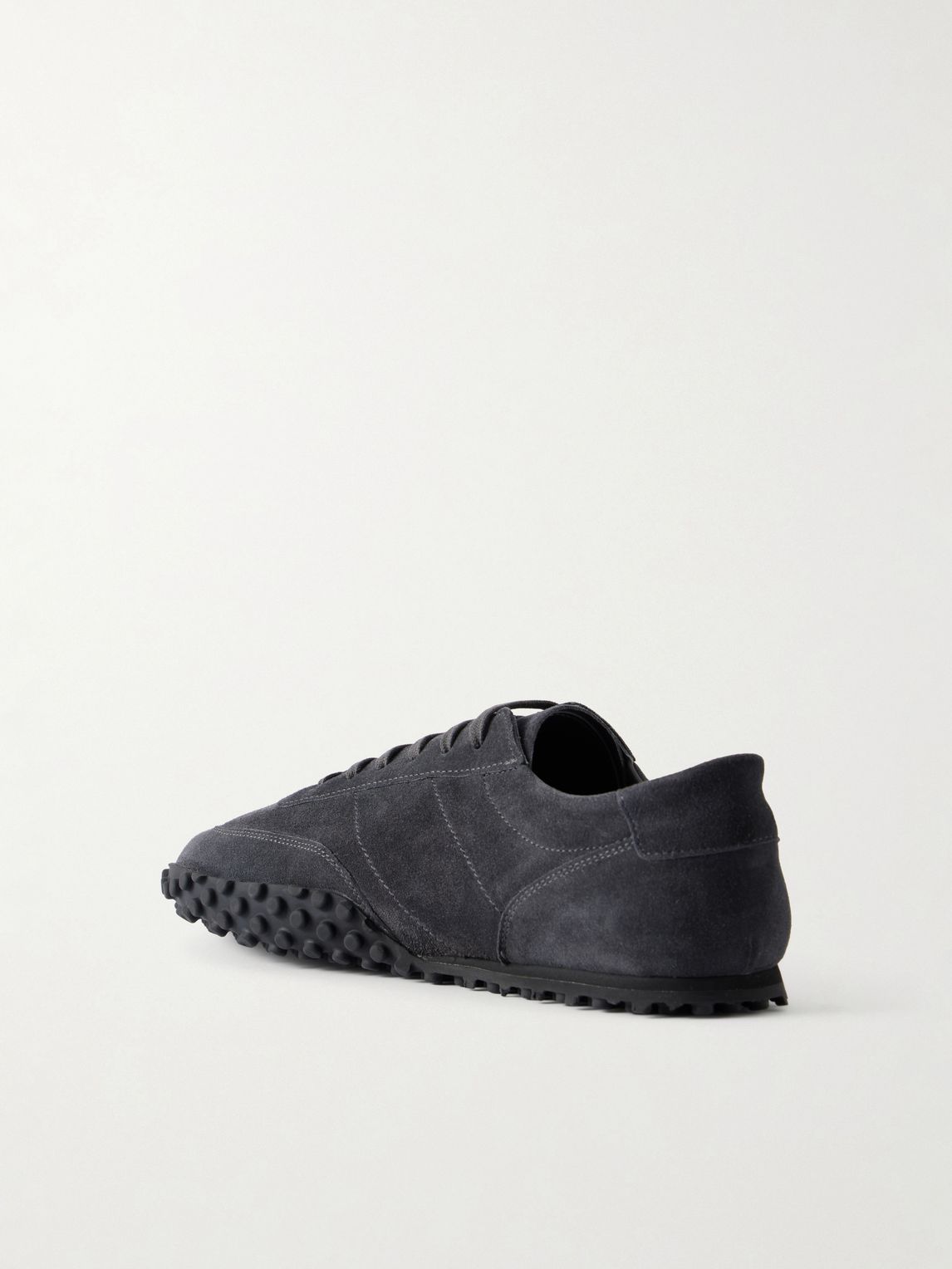 COMMON PROJECTS 스웨이드 스니커즈
