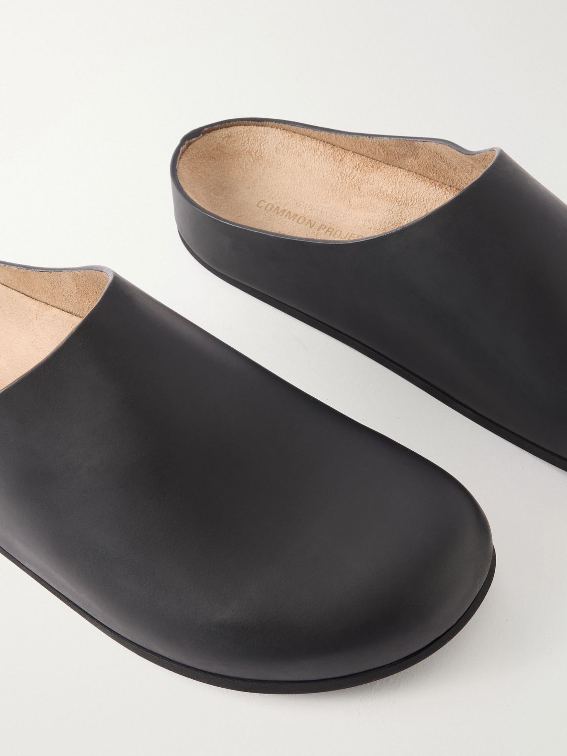 COMMON PROJECTS 가죽 클로그