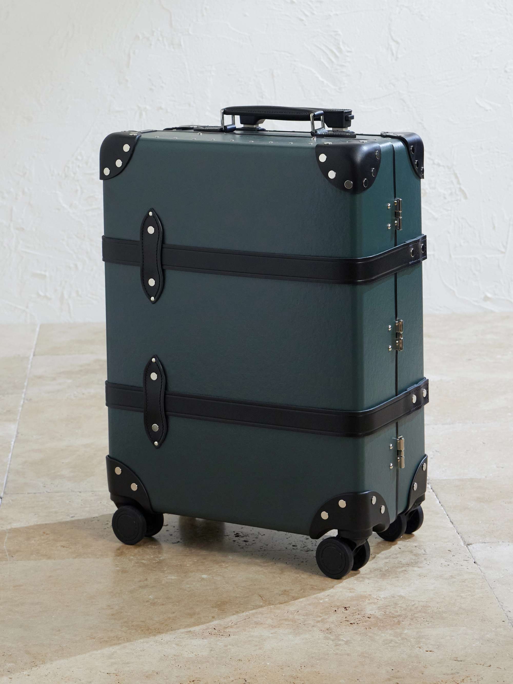 GLOBE-TROTTER 