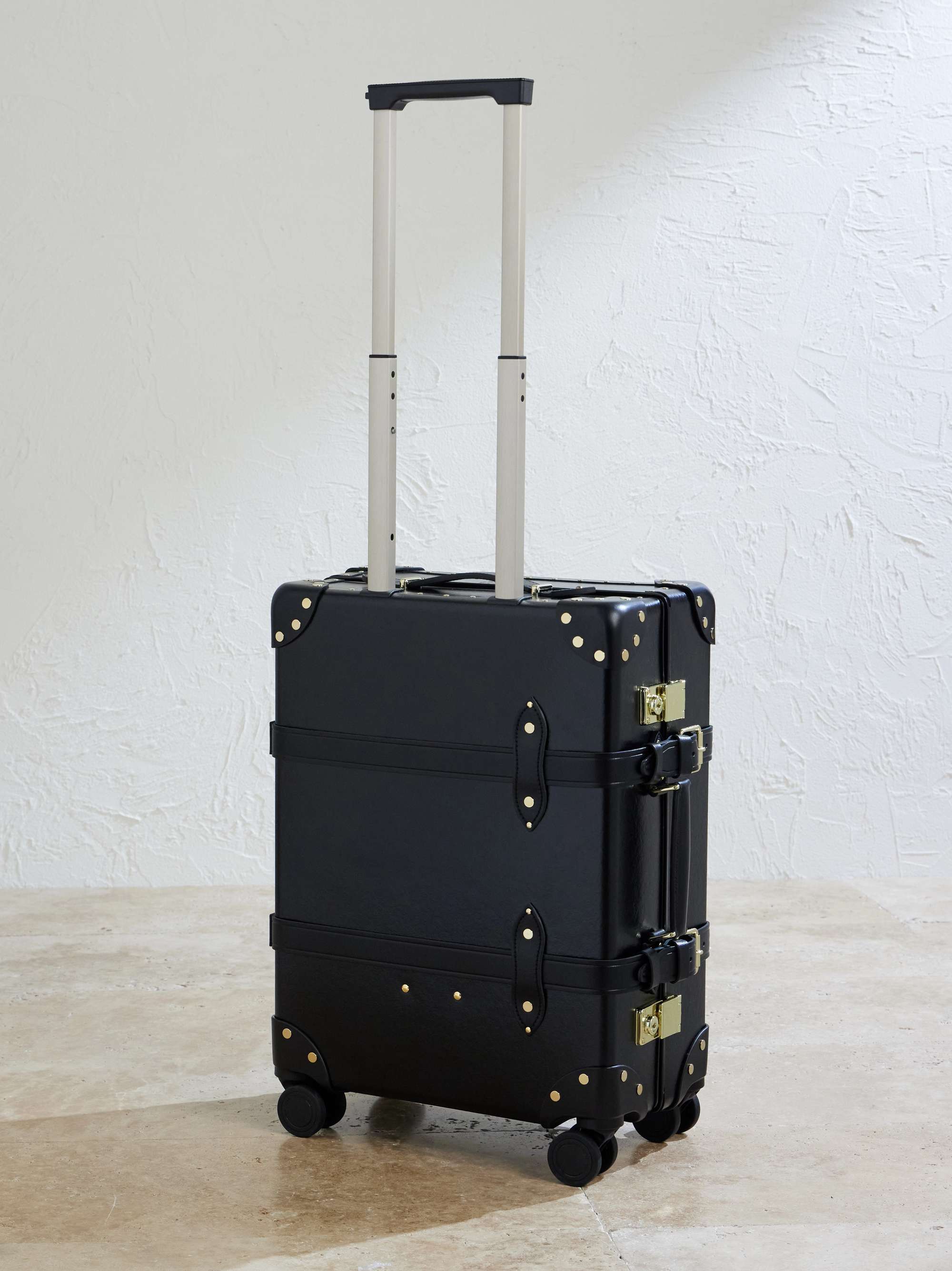 GLOBE-TROTTER 