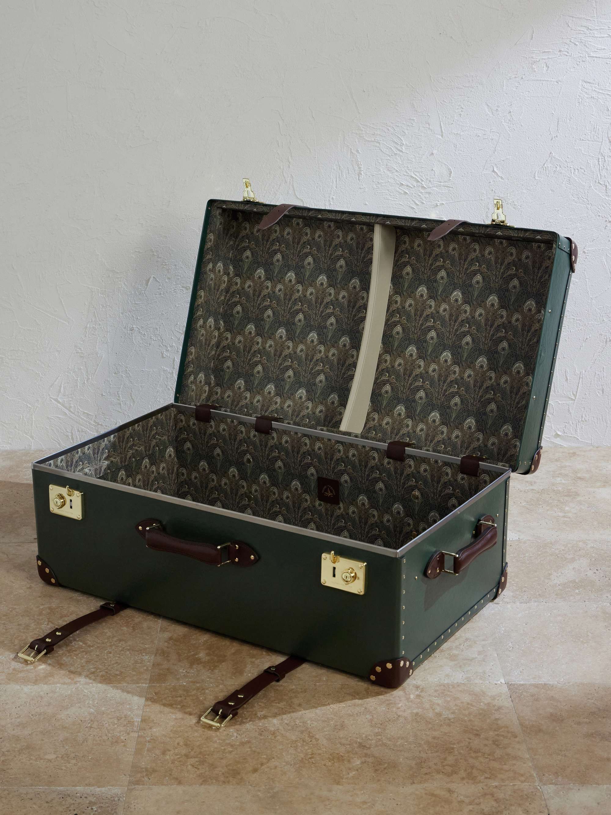 GLOBE-TROTTER 