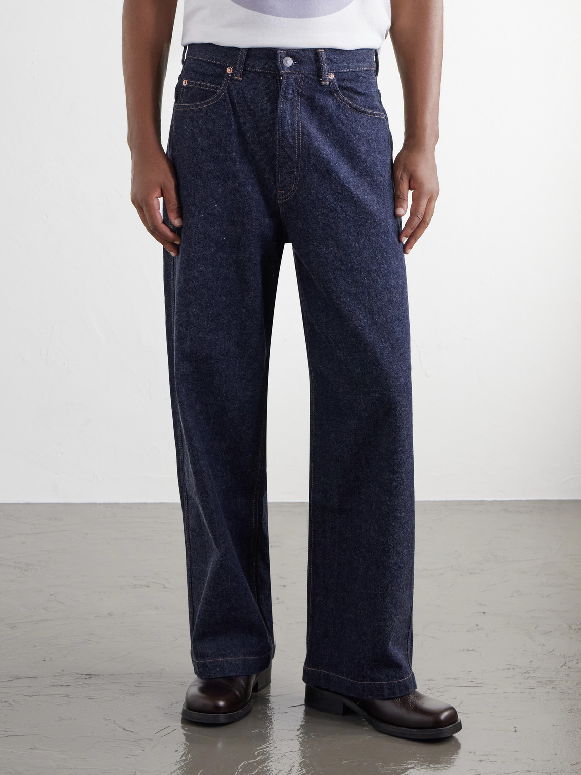 Wide-Leg Jeans