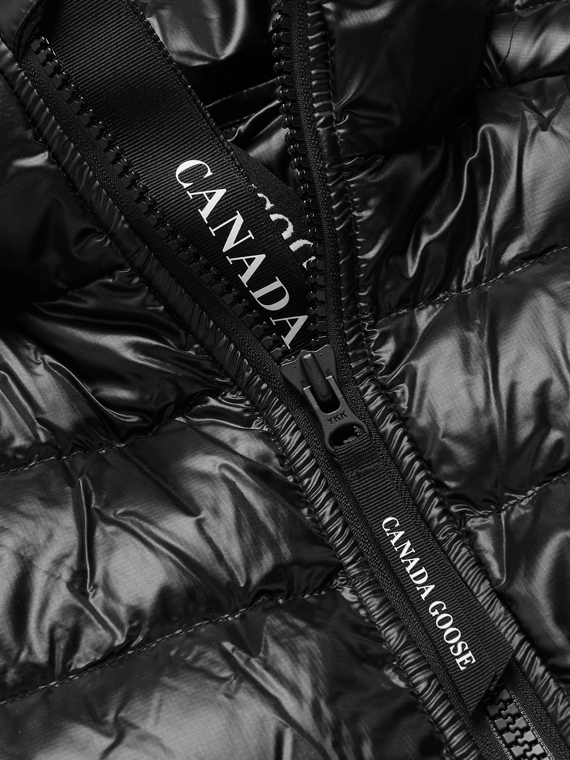 CANADA GOOSE جاكيت Crofton من نايلون ريبستوب المُعاد تدويره بقصّة ضيقة محشو بالزغب ومبطن