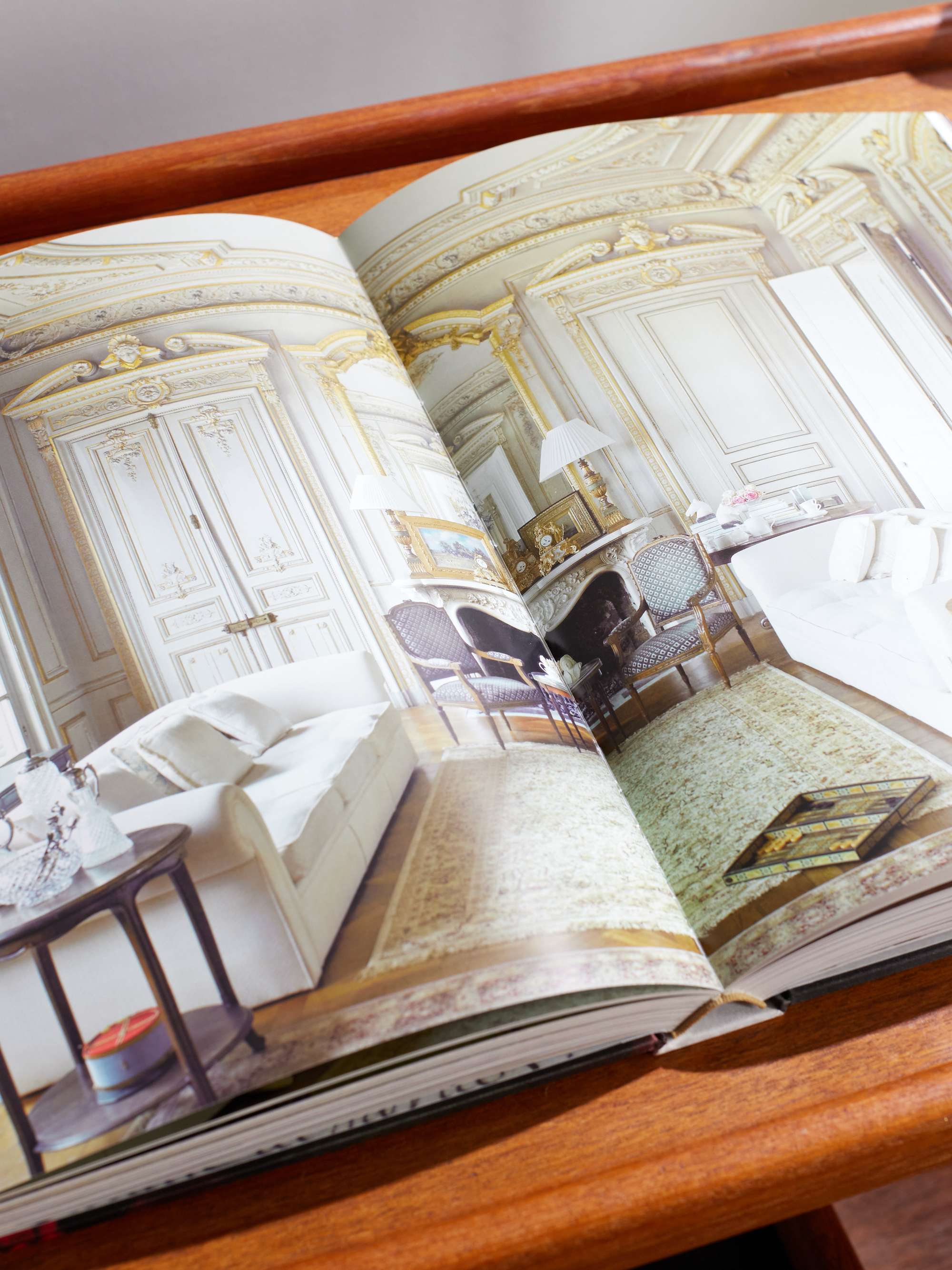 ASSOULINE Château Life Hardcover Book