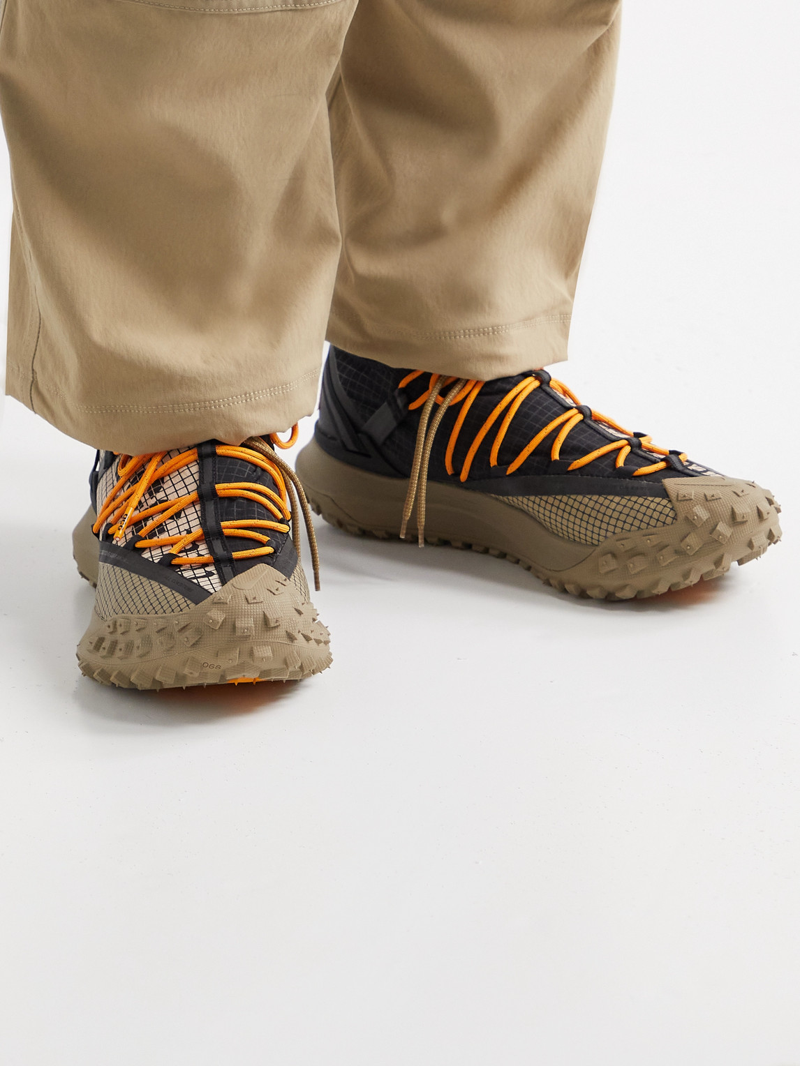 acg mountain fly low brown